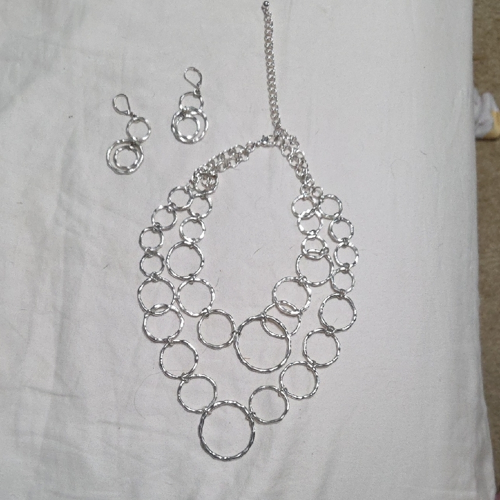 Elegant Silver Necklace and Earring Set
